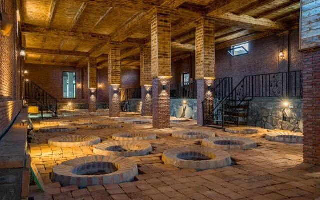 Burki Castle & Cellar Hotel