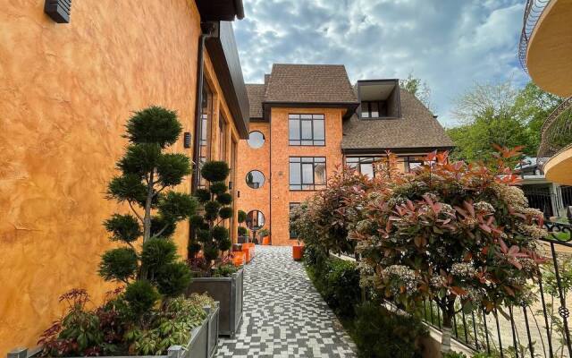 Green Hills Hotel