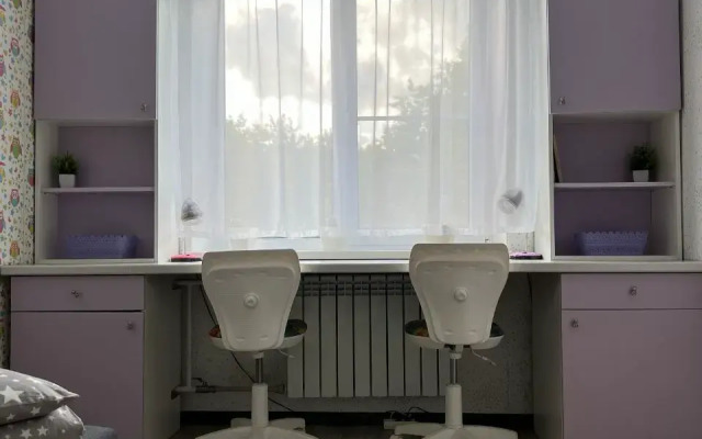 Квартира Просторная уютная трехкомнатная квартира в тихом районе