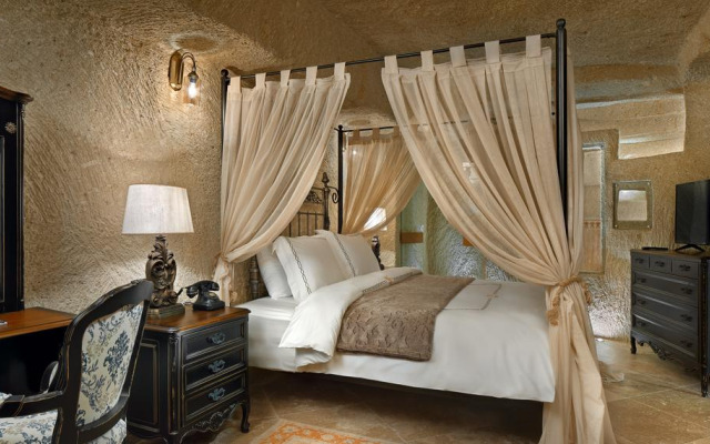 Seraphim Cave Suites & Spa Hotel