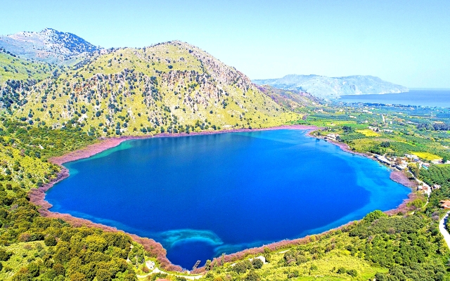 Вилла Blue Lake Heated Pool