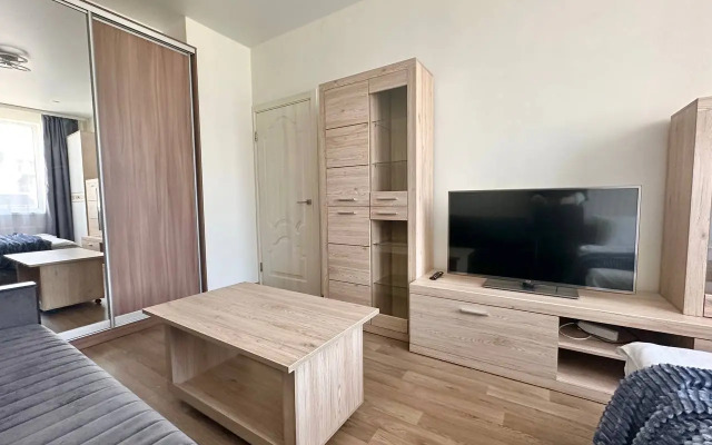 Na 5 Chelovek S Parkovkoy Flat