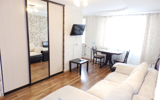 Apart Inn Spartaka 18 / 3-Komnatnye / 4 Etazh Apartments