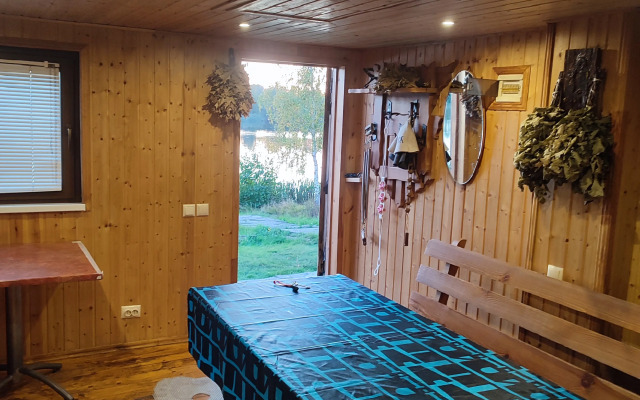 Частный дом на озере