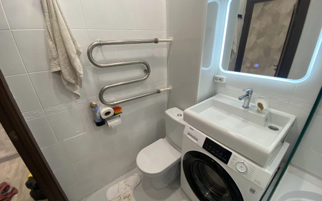 Квартира Двухкомнатная у метро напротив Северного вокзала