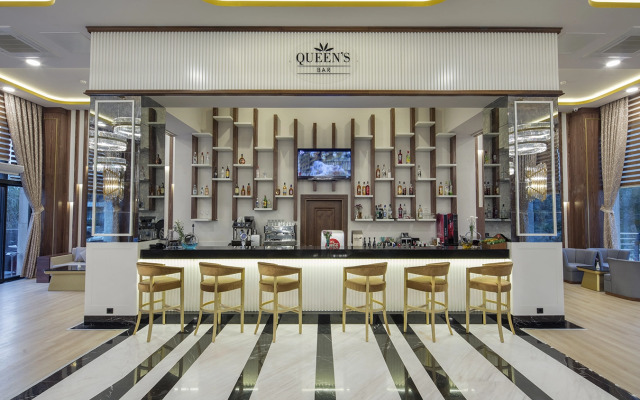 Aydinbey Queen's Palace & Spa - Ultra All Inclusive Resort