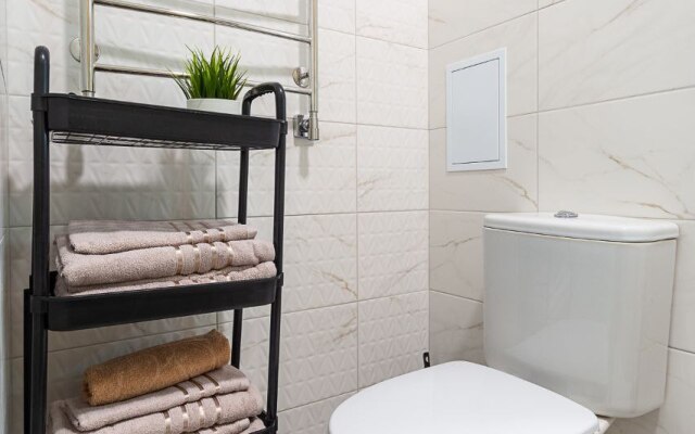 Kolibri Ryadom s Parkom Galitskogo Flat