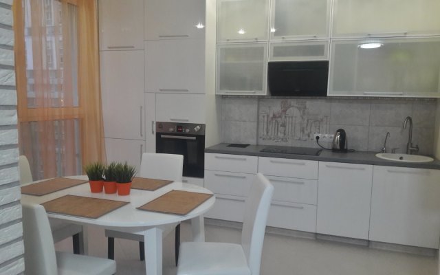 Uyutnaya Svetlaya Kvartira Okolo Metro Molodezhnaya Apartments