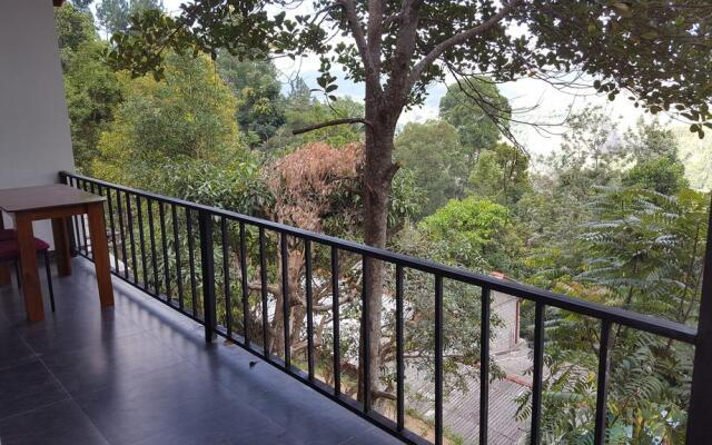 Cloudy Hill Cottage Hotel