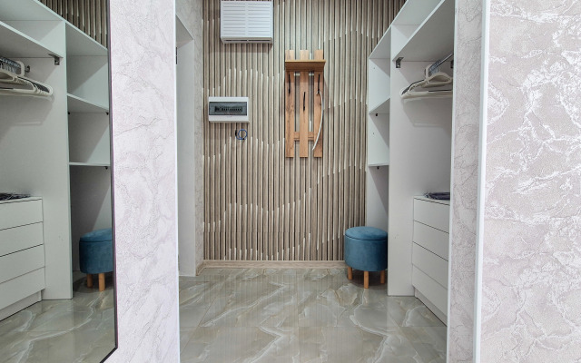 Prostornaya Studiya S Balkonom Flat