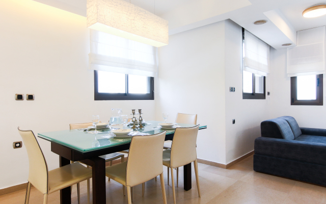 Comfort & Balcony By Feelhome Apartments