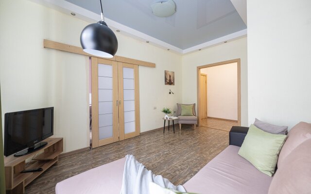 Apartamentyi Pyat' Zvezd Na Ploschadi Revolyutsii
