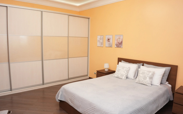 Квартира Просторная Двухкомнатная в Центре Города