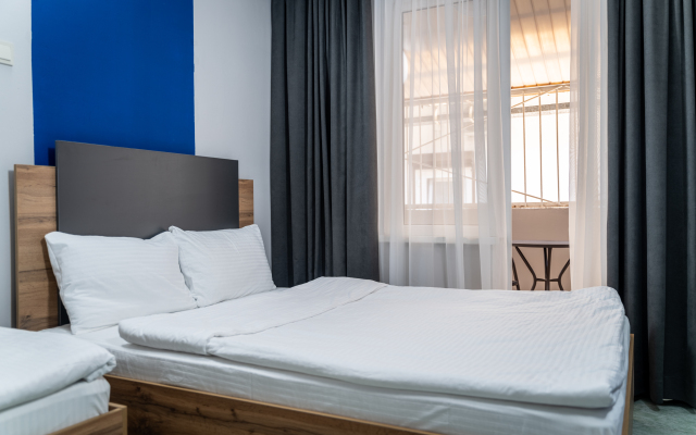 Maksim Park-Loo Hotel