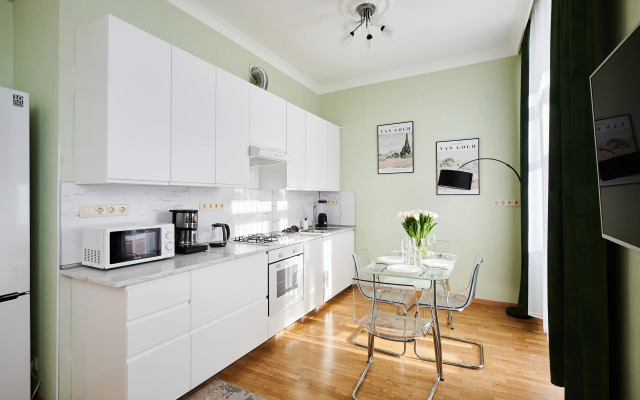 GM Trekhkomnatnye s vidom na Tverskuyu Apartments