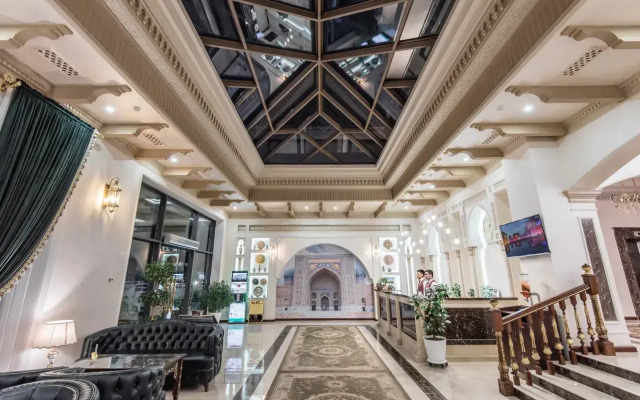 Huayue Mansion Hotel