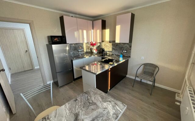 S 2 Komnatami Na 16 Etazhe Apartments