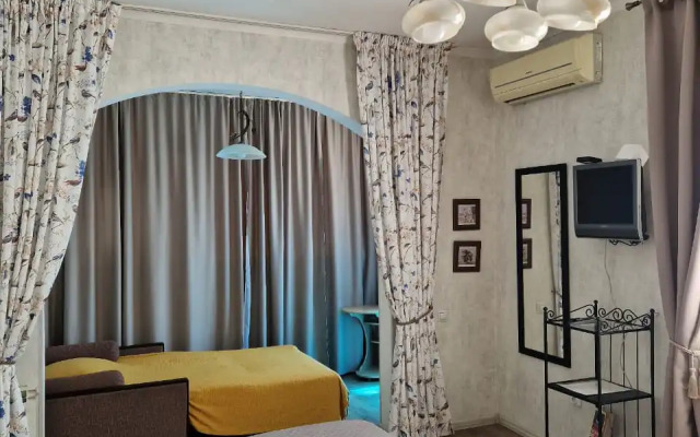 2-kh komn Solnechnaya storona per.Gruzinskiy Parkovka besplatno Flat