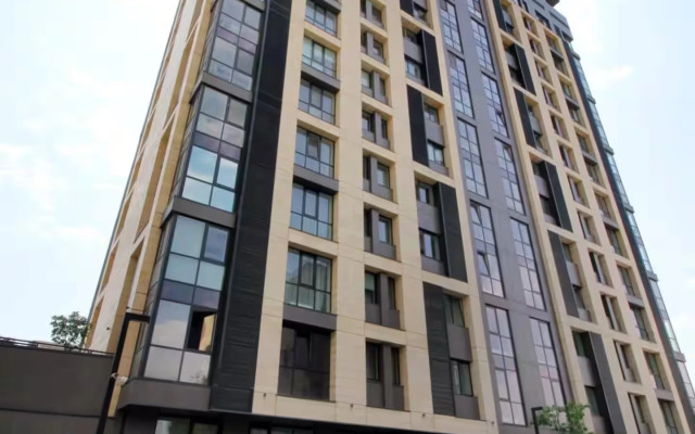 Trekhkomnatnaya V Zhk braun Vozle Trts Mega Almaty Flat