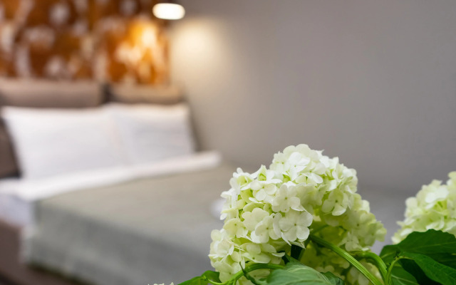 Morent s yarkim interyerom v ZHK Sorrento Park Apartments