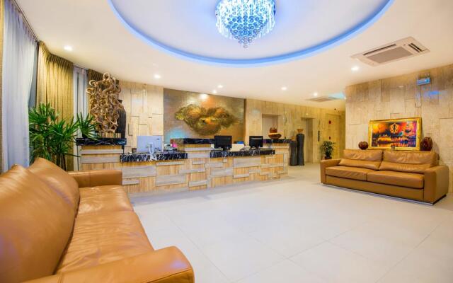 Clarion Hotel Patong Beach