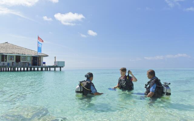 Отель Eriyadu Island Resort