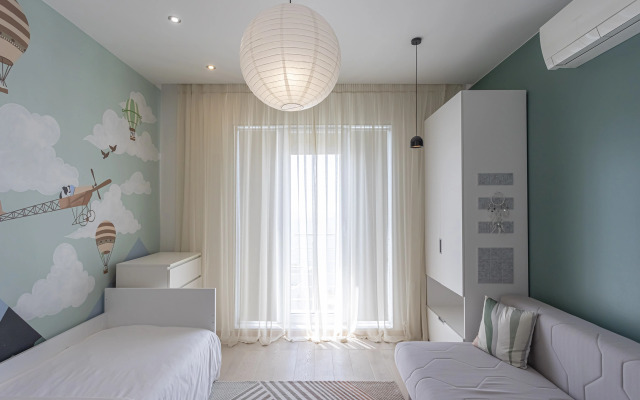 Roskoshnaya dvukhurovnevaya kvartira s sobstvennoy terrasoy Flat