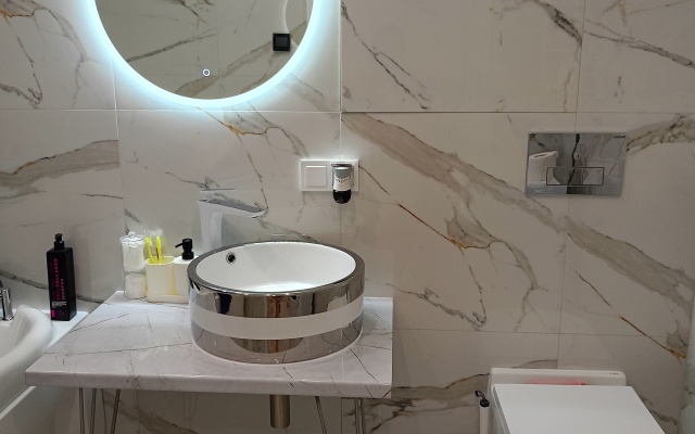 Na Bratyev Tkachevykh 15 Apartament