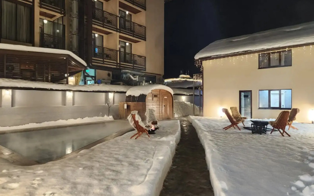 Nomer V Otele S Basseynom Apartments