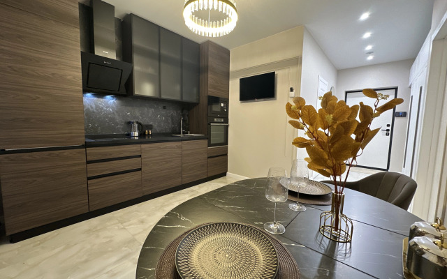 Shikarnaya Ryadom S Morem Flat
