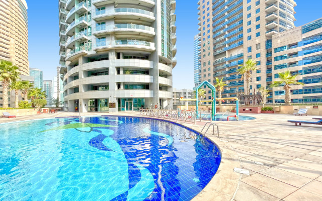 Bnbme DAMAC Waves Tower, 3 BDR Maids Apartments