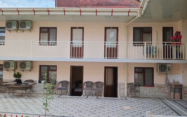 Raxmatjon Guest House
