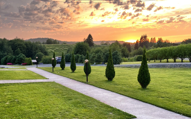 Частный дом у реки