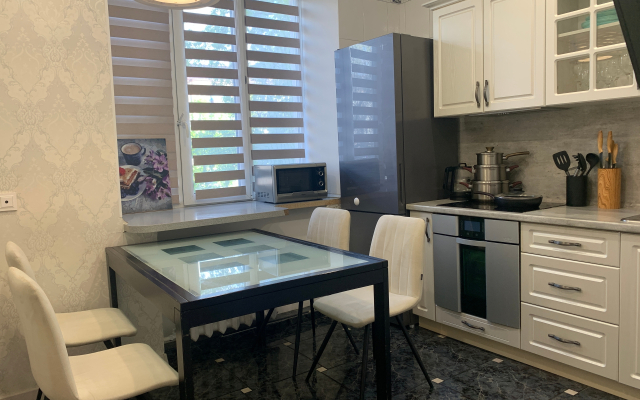 Квартира трехкомнатная с современным ремонтом в центре Тюмени