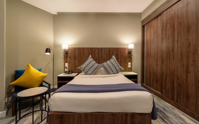 Central Hotel- Ridge