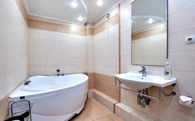 Квартира трехкомнатная рядом с парком Галицкого