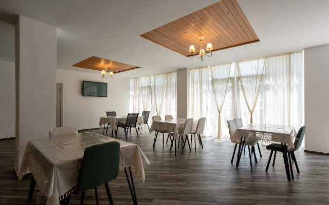 Nikos Guest House