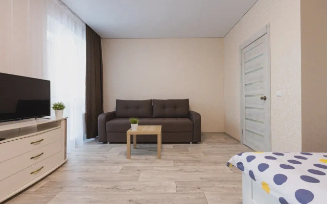 Na Ulitse Parkhomenko 156b Flat