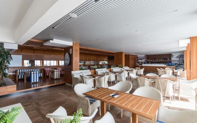 Carine Hotel Delfin