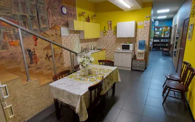 Меблированные комнаты Лимон на Есенина