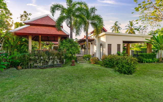 Toba Baan Bua Estate Naiharn Beach Villa