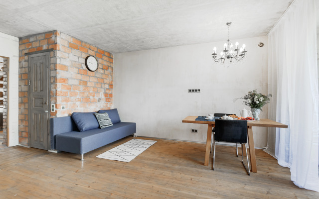 Knizhny Loft Flat