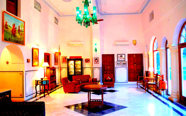 Отель Bijay Niwas Palace