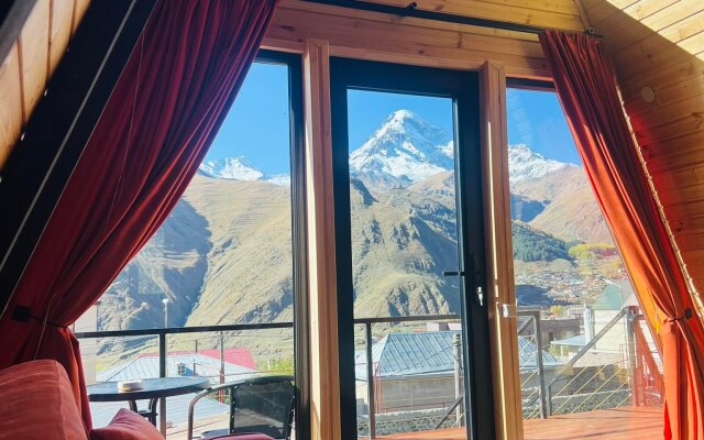 Pyramid Kazbegi Apartments