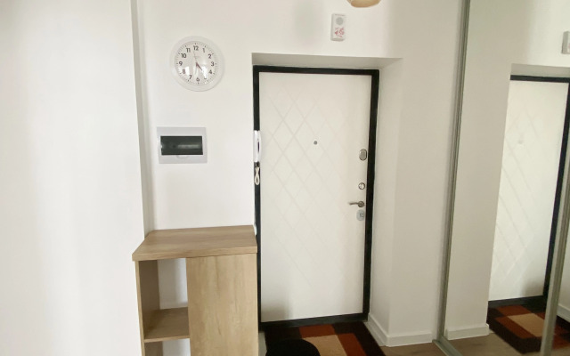 V Krugu Ozer I Morya Flat