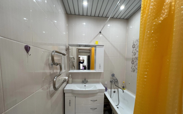 V Novom Dome V Tsentre Goroda Flat