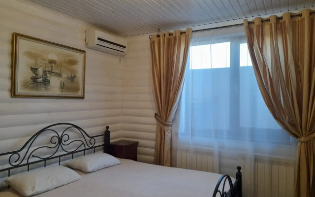 Частный Дом на Берегу Моря с Бассейном