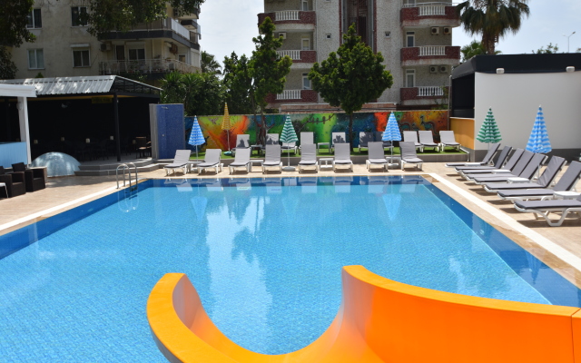 Vi̇va Beach Hotel