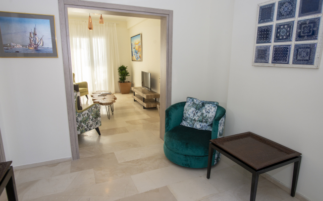 Art Home by the sea Saronida Apartments