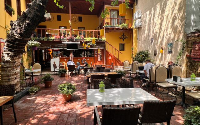 Tarihi Sari Konak Hotel